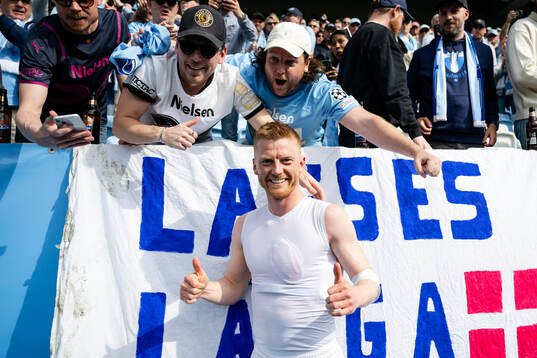 Malmö FFs Anders Christiansen jublar med supportrar