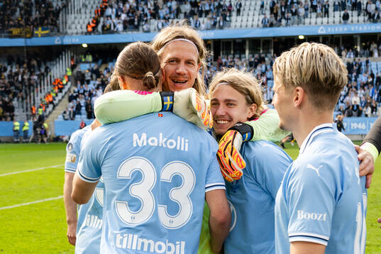 Malmö FFs målvakt Johan Dahlin, Elison Makolli och