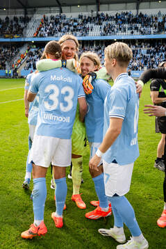 Malmö FFs målvakt Johan Dahlin, Elison Makolli och