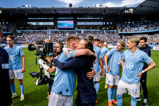 Malmö FFs Anders Christiansen kramar om läkare Amanda