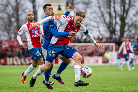 Niklas Castro of Brann and Robin Gravli Rasch of KFUM