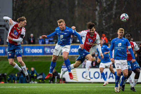 Robin Gravli Rasch of KFUM and Aune Heggebø of Brann