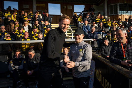 Kalmars tränare Henrik Jensen och Mjällbys tränare
