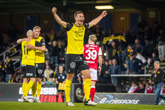 Mjällbys Arvid Brorsson jublar