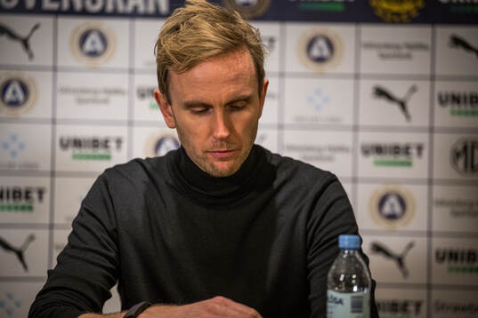 Kalmars tränare Henrik Jensen deppar