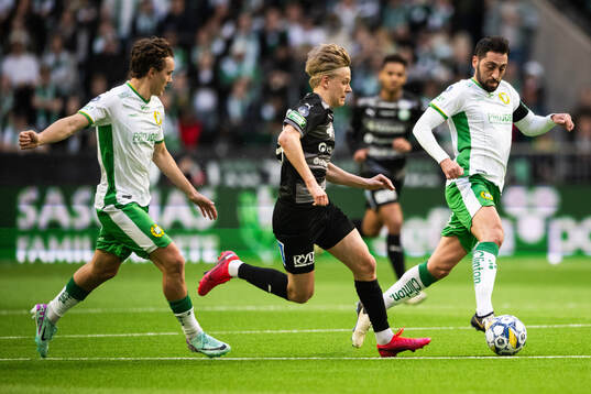 Hammarbys Hampus Skoglund och Nahir Besara och Västerås
