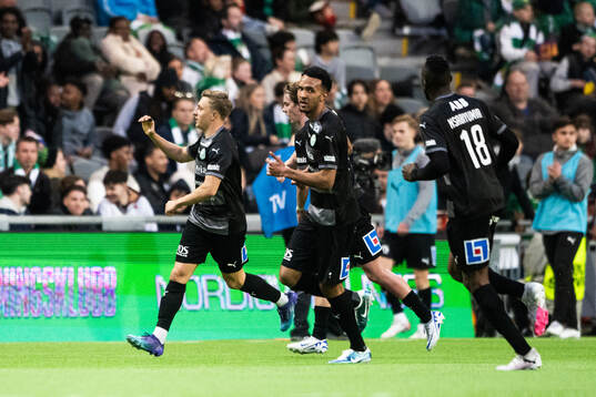 Västerås Simon Gefvert jublar med lagkamrater