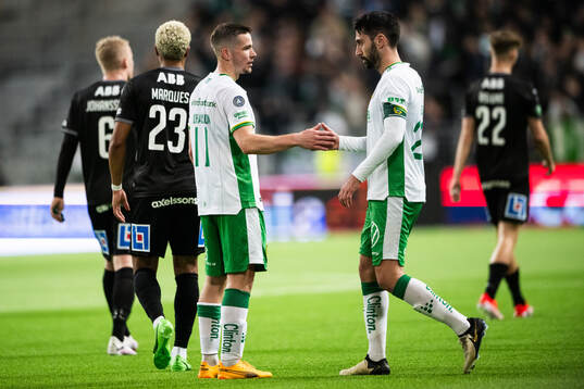 Hammarbys Oscar Johansson Schellhas och Nahir Besara jublar