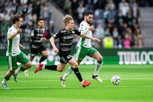 Hammarbys Hampus Skoglund och Nahir Besara mot Västerås