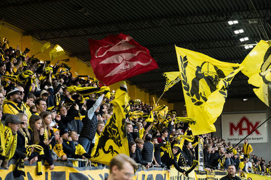 Supportrar på läktaren