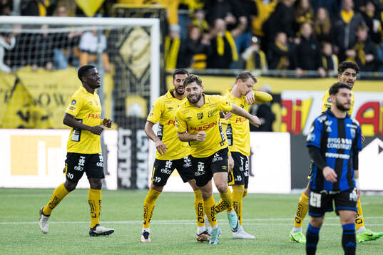 Elfsborgs Arber Zeneli jublar