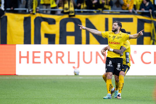Elfsborgs Arber Zeneli jublar