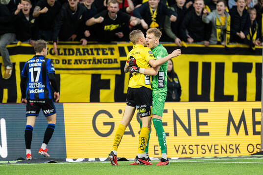 Elfsborgs målvakt Marcus Bundgaard Sörensen jublar med