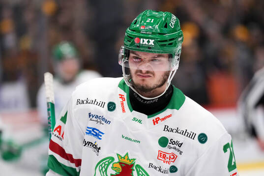 Rögles Henry Bowlby reagerar