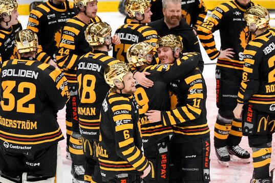 Skellefteås Max Lindholm jublar