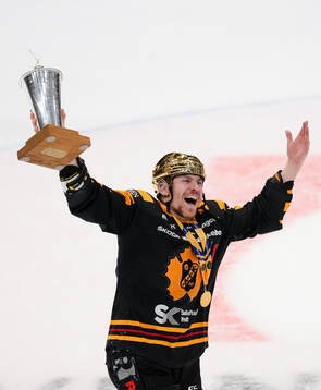 Skellefteås Pär Lindholm jublar final fem i SHL mellan