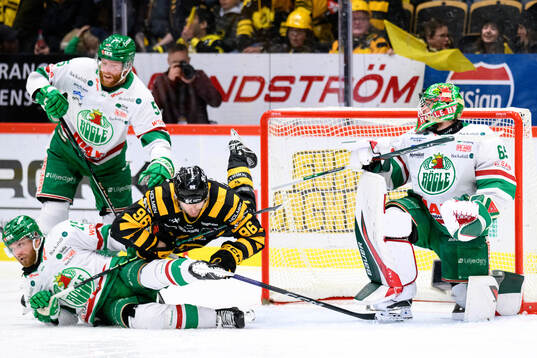 Rögles Ludvig Claesson, +ar15+och målvakt Christoffer