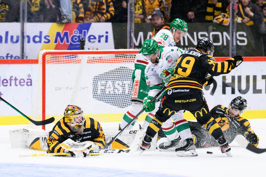 Skellefteås målvakt Linus Söderström och Rögles Daniel