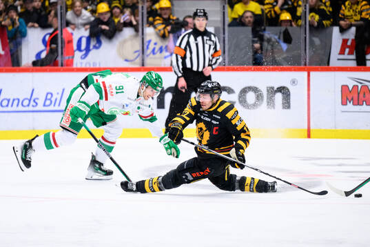 Rögles Adam Tambellini och Skellefteås Pär Lindholm