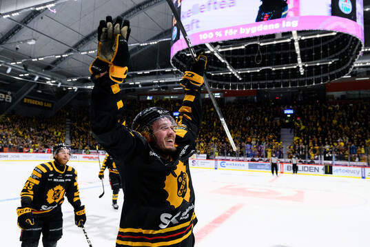 Skellefteås Max Lindholm jublar