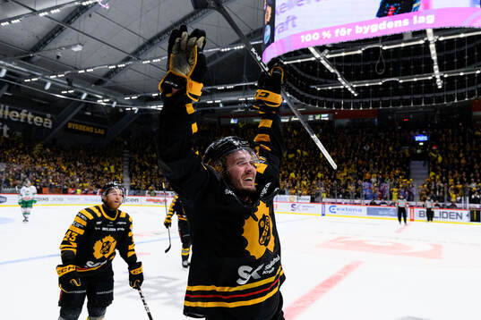 Skellefteås Max Lindholm jublar