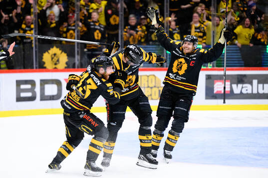 Skellefteås Max Lindholm jublar