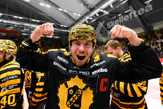 Skellefteås Pär Lindholm jublar