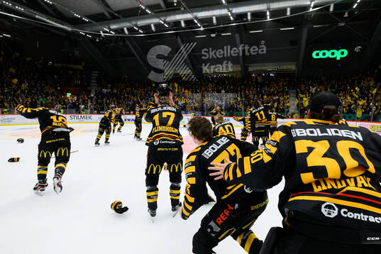 Skellefteås spelare jublar