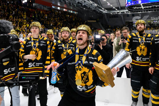 Skellefteås Jonathan Pudas jublar