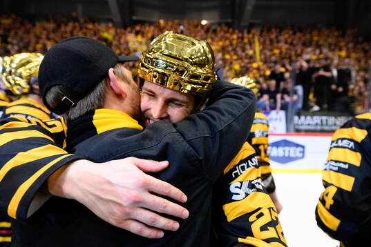 Skellefteås Jonathan Johnson jublar