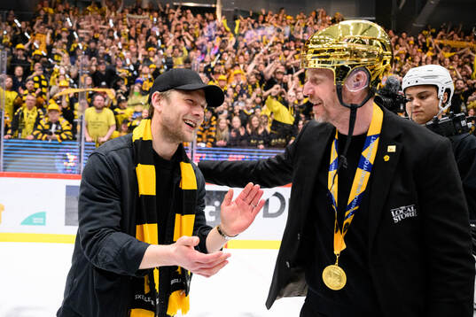 Skellefteås Oscar Möller jublar