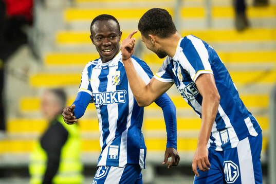 IFK Göteborgs Malick Junior Yalcouye och Thomas Santos