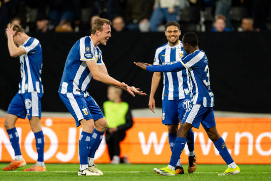IFK Göteborgs Adam Carlén , Malick Junior Yalcouye och