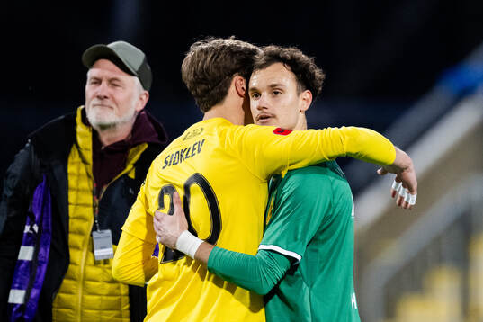 Brommapojkarnas målvakt Filip Sidklev och IFK Göteborgs