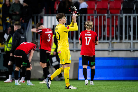 Brommapojkarnas målvakt Filip Sidklev