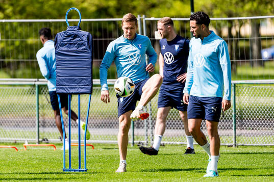 Malmö FFs Anton Tinnerholm och Sergio Pena Flores