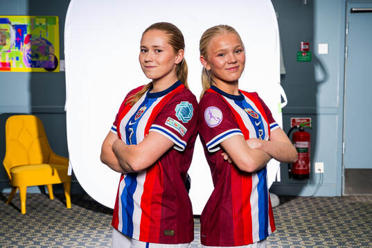 Malin Dalsgård and Linnea Moen of the Norwegian U17