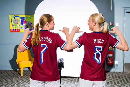 Malin Dalsgård and Linnea Moen of the Norwegian U17