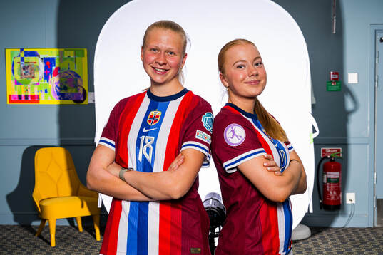 Linnea Haugen and Thale Hauge of the Norwegian U17 national