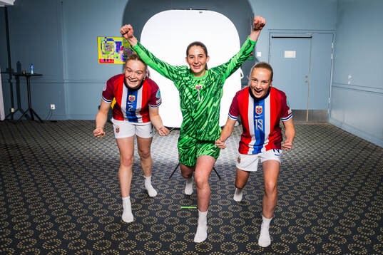 Ina Andreassen, goalkeeper Hanna Krog and Karna Sødahl of