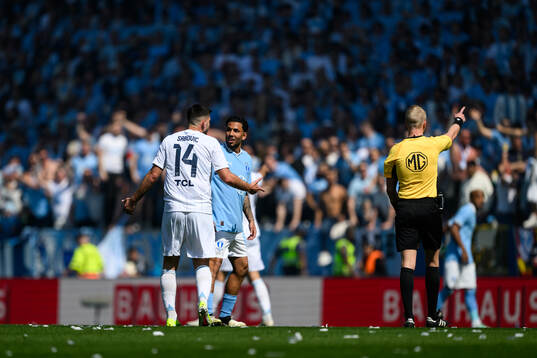 Djurgårdens Besard Sabovic och Malmö FFs Sergio Pena