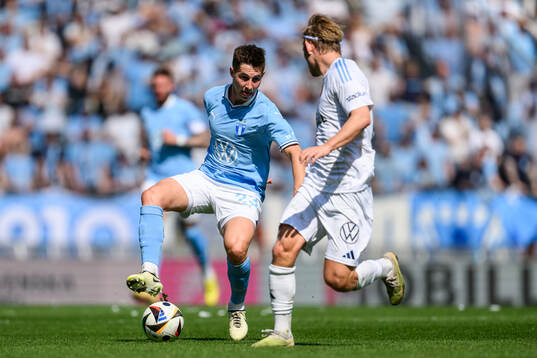 Malmö FFs Lasse Berg Johnsen och Djurgårdens Tobias