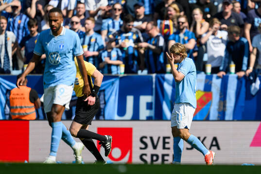 Malmö FFs Sebastian Nanasi har ont