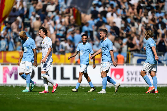Malmö FFs Gabriel Dal Toe Busanello i halvtid