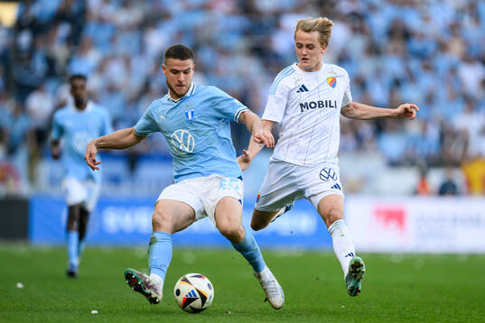 Malmö FFs Gabriel Dal Toe Busanello och Djurgårdens Oskar