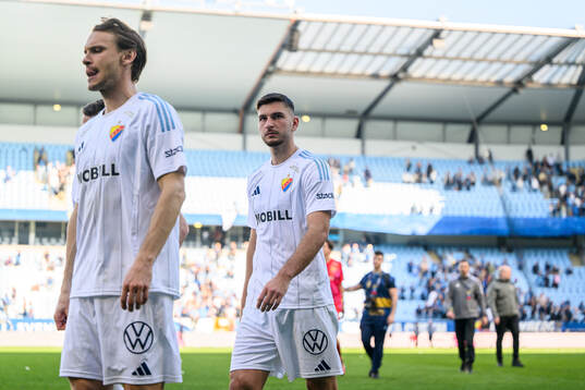 Djurgårdens Albin Ekdal och Besard Sabovic deppar