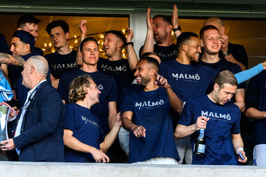 Malmö FFs Sebastian Nanasi och Isaac Thelin jublar