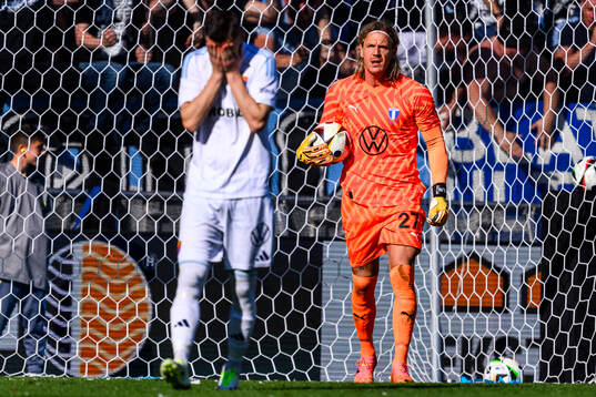Malmö FFs målvakt Johan Dahlin jublar