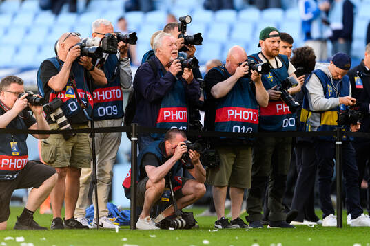 Fotografer vid pokalhöjning