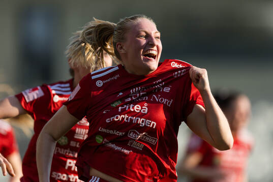 Piteås Emma Viklund jublar